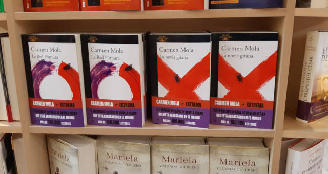 Carmen Mola en Carrefour